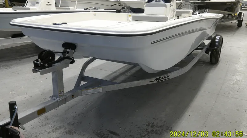 Slide: The Image of Mako Pro Skiff 17 CC 2025 - 33