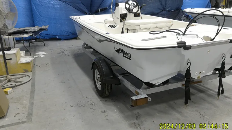 Slide: The Image of Mako Pro Skiff 17 CC 2025 - 34