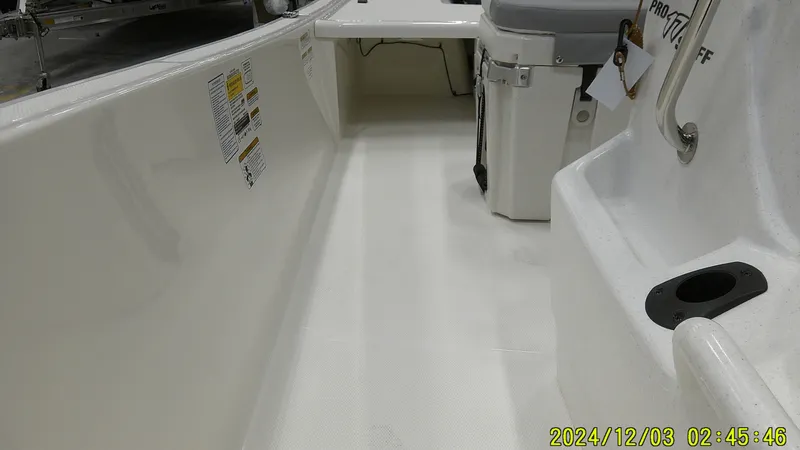 Slide: The Image of Mako Pro Skiff 17 CC 2025 - 6