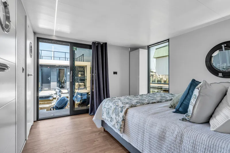 Slide: The Image of Modern bedroom interior in Waterlodge Apart XXL 2025, featuring cozy bed and waterfront view. - 28