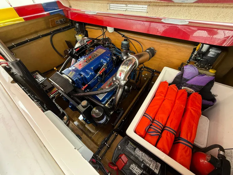 Slide: The Image of 2003 Lavey Craft 2750 NUERA engine compartment with life jackets and battery. - 28