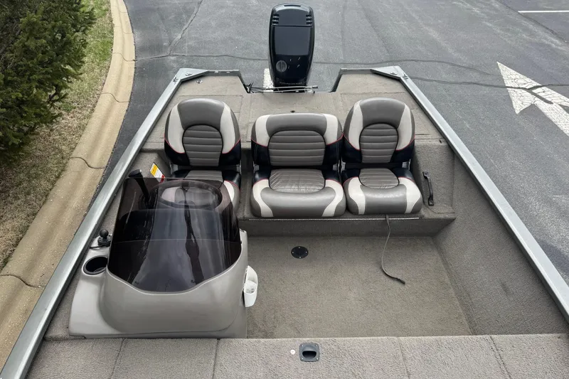 Slide: The Image of 2004 Tracker Tournament V-18 boat interior with three seats and steering console. - 4