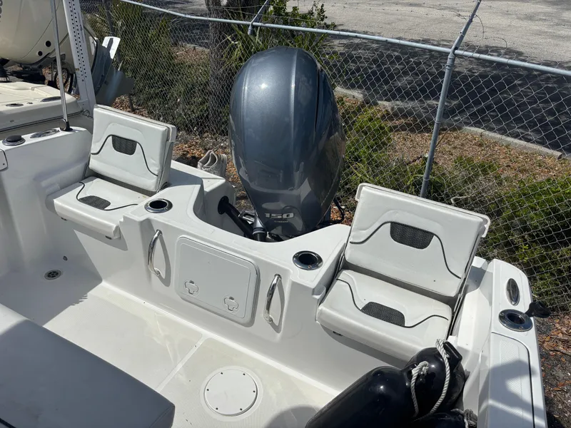 Slide: The Image of 2022 Wellcraft 202 Fisherman boat with dual seating and powerful outboard motor. - 7