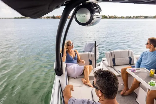 Slide: The Image of Hurricane SunDeck 2600 OB 2025 - 10