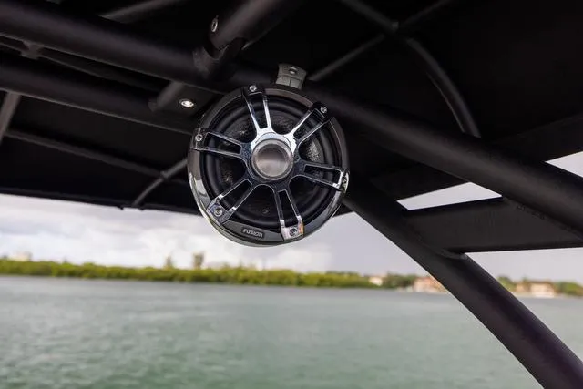 Slide: The Image of Hurricane SunDeck 2600 OB 2025 - 11