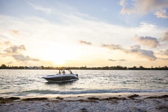 Slide: The Image of Hurricane SunDeck 2600 OB 2025 - 13