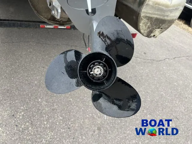 Slide: The Image of Capacity label for Weeres Sundeck 280, 30 persons or 4985 lbs, 270 HP motor. - 36