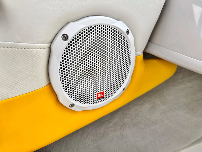 Slide: The Image of White JBL speaker on a 2005 Maxum 1800 SR3 boat with yellow upholstery. - 21