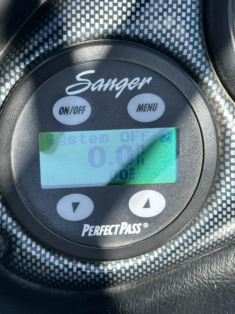 Slide: The Image of Close-up of a 2007 Sanger V215 PerfectPass display showing system status. - 23