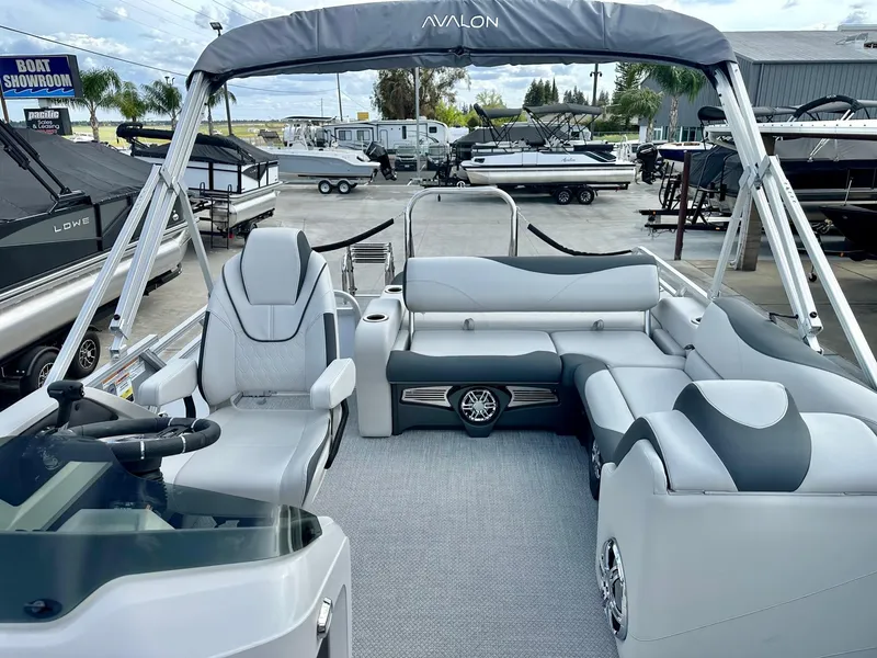 Slide: The Image of 2025 Avalon 25' LSZ Platinum boat with versatile rear bench and 225HP Mercury engine. - 12