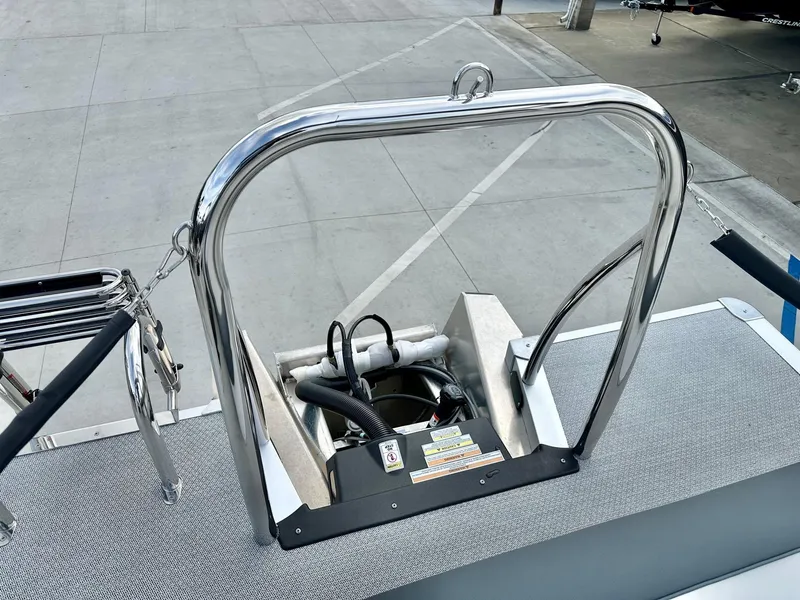 Slide: The Image of 2025 Avalon 25' LSZ Platinum boat rear view with 225HP Mercury engine. - 5