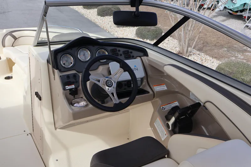 Slide: The Image of Yamaha YAMAHA 242 LIMITED 2014 - 2