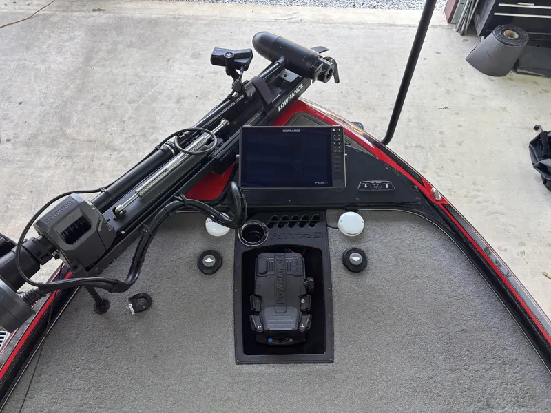 Slide: The Image of 2024 Nitro Z20 Pro boat dashboard with Lowrance electronics and trolling motor. - 7