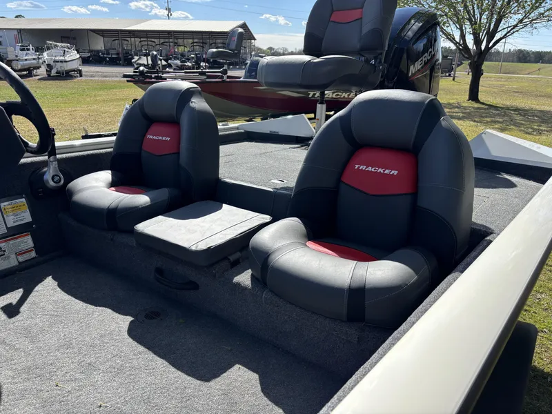 Slide: The Image of Tracker Pro Team 175 2025 - 13