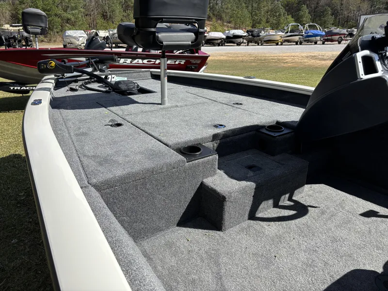 Slide: The Image of Tracker Pro Team 175 2025 - 16