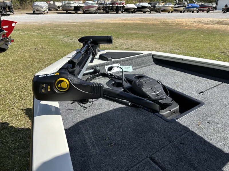 Slide: The Image of Tracker Pro Team 175 2025 - 17