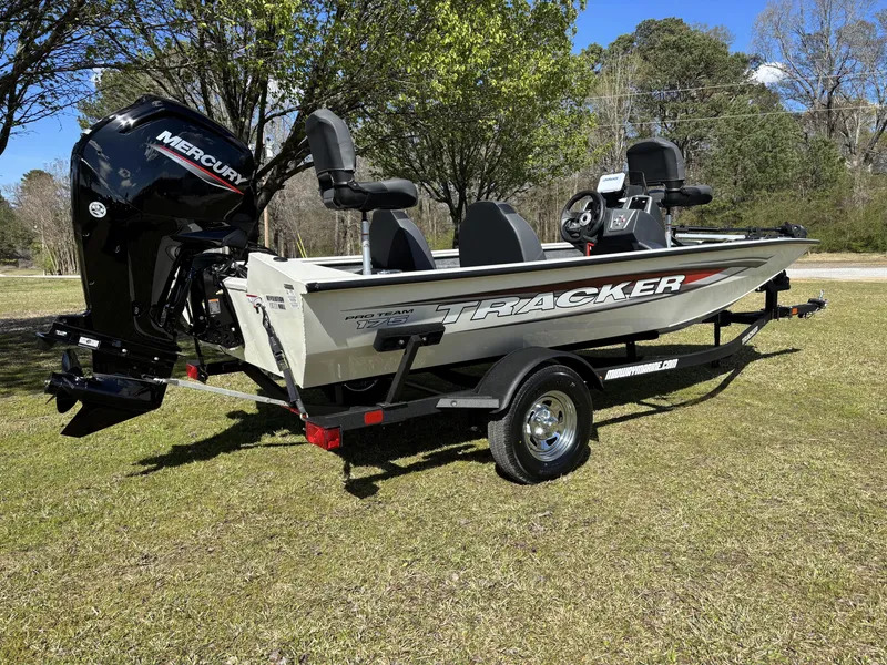 Slide: The Image of Tracker Pro Team 175 2025 - 4