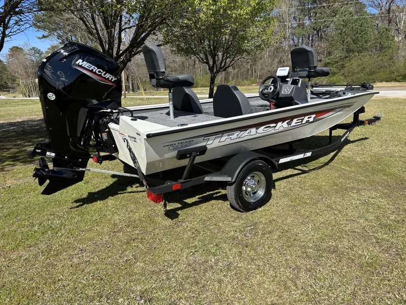 Slide: The Image of Tracker Pro Team 175 2025 - 5