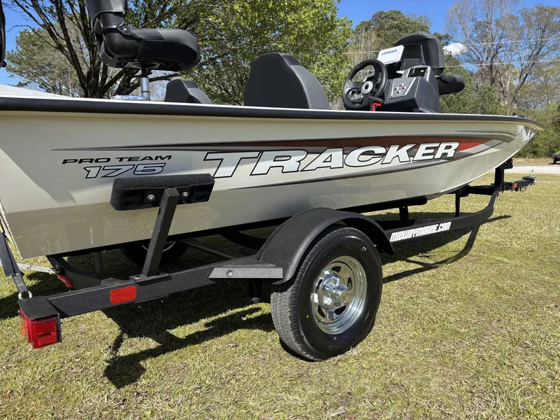 Slide: The Image of Tracker Pro Team 175 2025 - 6