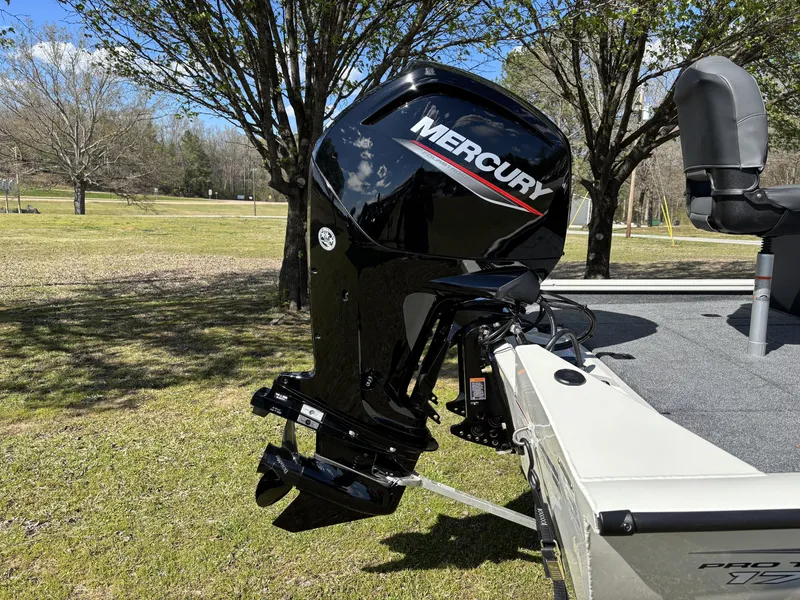 Slide: The Image of Tracker Pro Team 175 2025 - 7