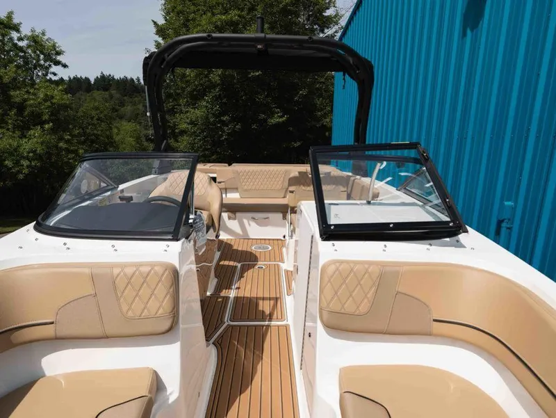 Slide: The Image of Bayliner VR6 Bowrider I/O 2025 - 13