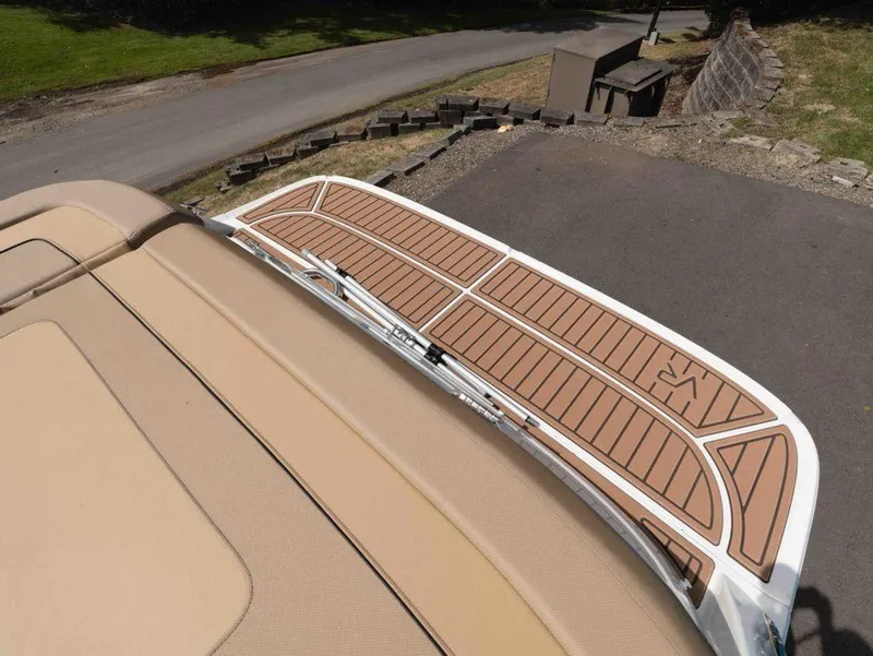 Slide: The Image of Bayliner VR6 Bowrider I/O 2025 - 16