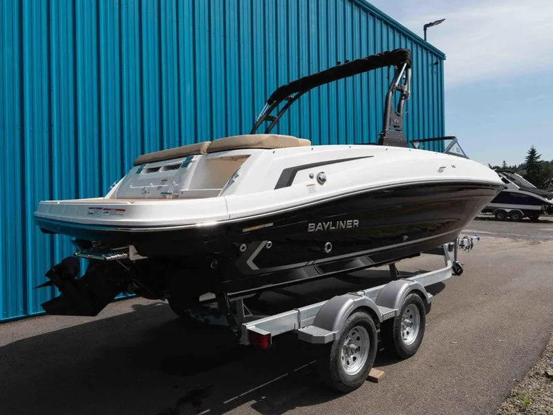 Slide: The Image of Bayliner VR6 Bowrider I/O 2025 - 3