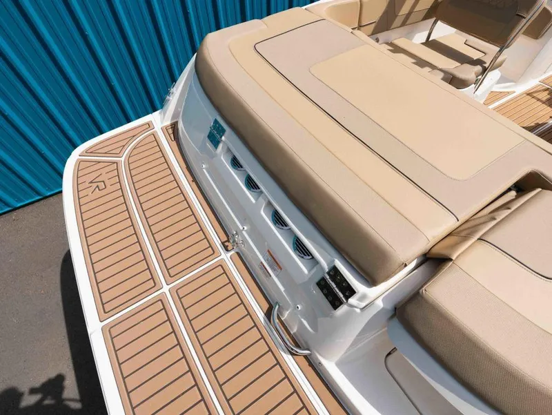 Slide: The Image of Bayliner VR6 Bowrider I/O 2025 - 4