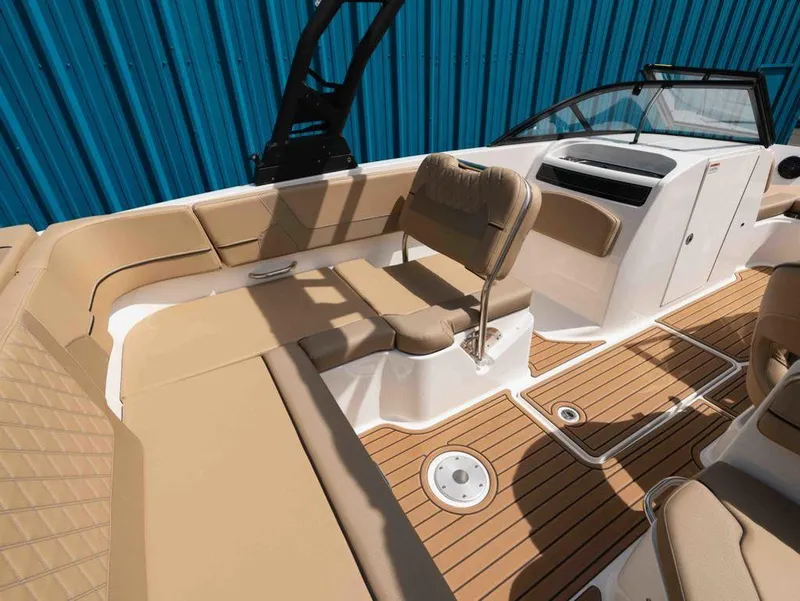 Slide: The Image of Bayliner VR6 Bowrider I/O 2025 - 7