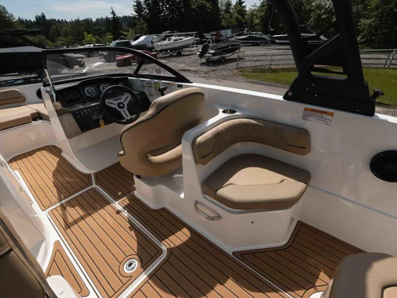 Slide: The Image of Bayliner VR6 Bowrider I/O 2025 - 8