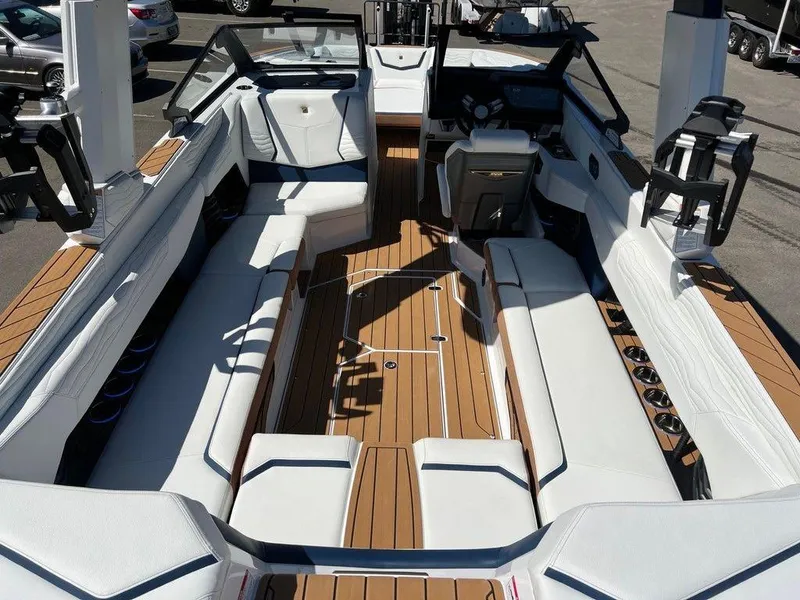 Slide: The Image of Nautique Super Air Nautique G25 2025 - 7
