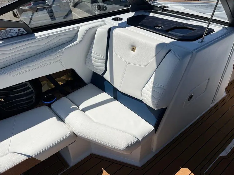 Slide: The Image of Nautique Super Air Nautique G25 2025 - 9