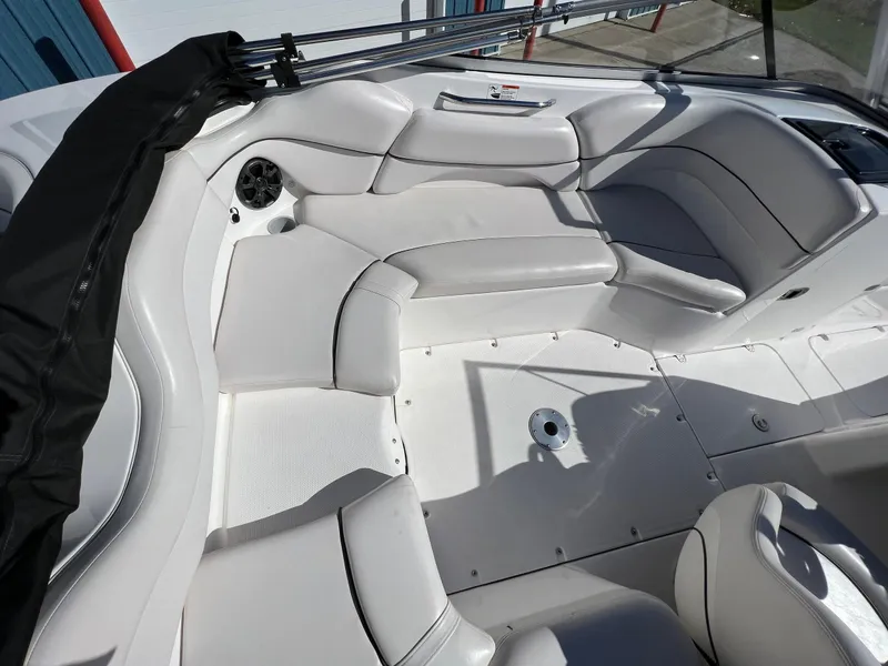 Slide: The Image of 2006 Yamaha Boats SR 210 interior with white seating and speaker. - 20