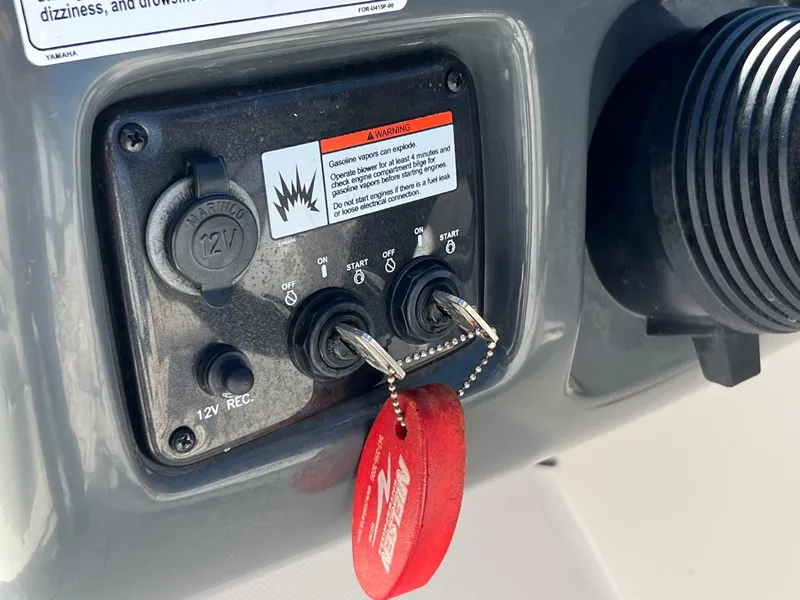 Slide: The Image of Control panel of a 2006 Yamaha Boats SR 210 with ignition keys and warning label. - 23