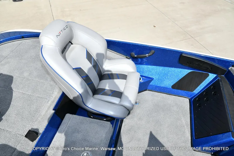 Slide: The Image of 2023 Nitro Z18 Pro boat seat with gray upholstery and blue accents. - 48