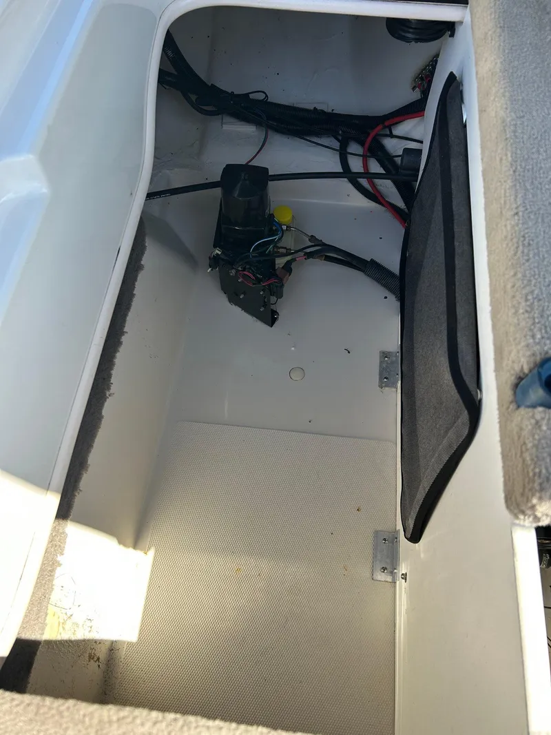 Slide: The Image of Storage compartment of a 2005 Sea Ray 200SP boat, showing wiring and interior details. - 18