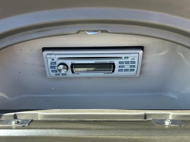 Slide: The Image of Boat stereo system in a 2005 Sea Ray 200SP. - 24