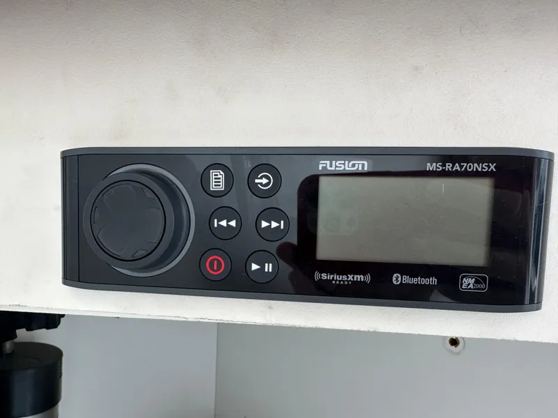 Slide: The Image of Fusion MS-RA70NSX stereo system on 2005 Regal 4260 COMMODORE boat. - 29