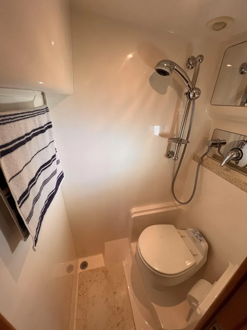 Slide: The Image of Regal Commodore 4260 2005 - 50