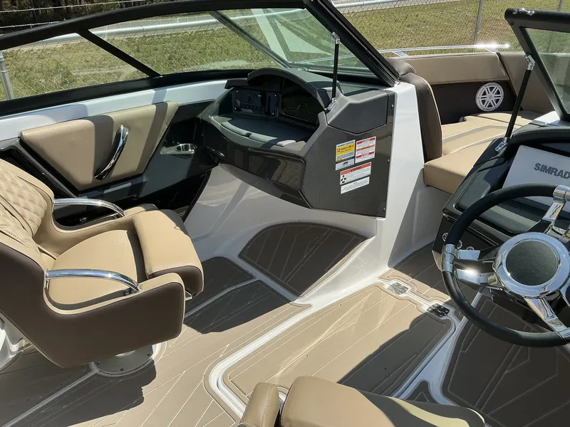 Slide: The Image of Monterey 218SS Super Sport 2025 - 12