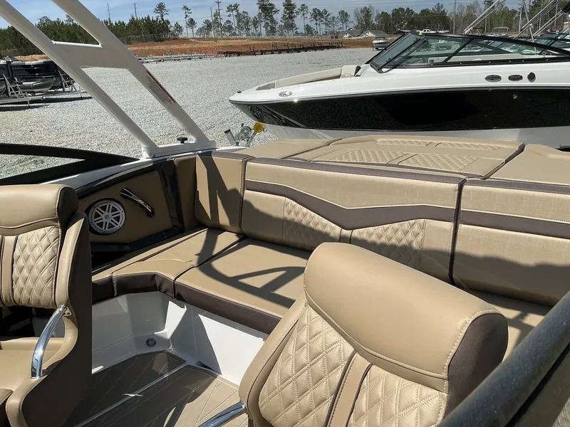 Slide: The Image of Monterey 218SS Super Sport 2025 - 14