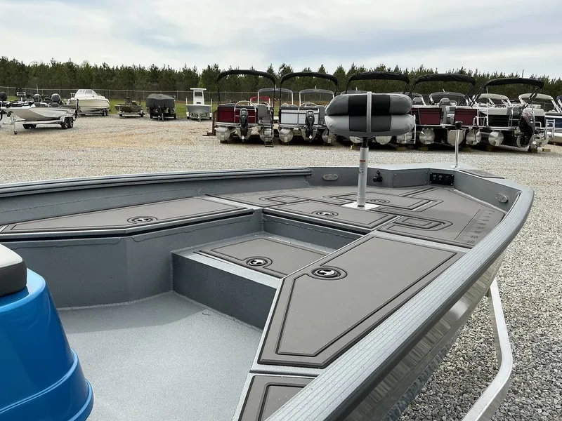 Slide: The Image of Excel 220 Bay Pro Elite 2025 - 4