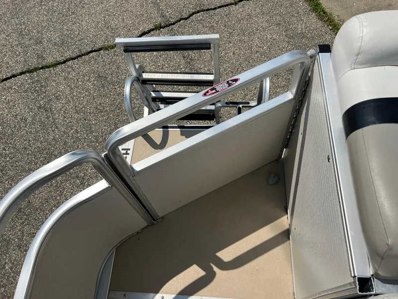 Slide: The Image of 2006 Harris FloteBote 250 Super Sunliner boat entry gate and ladder. - 14