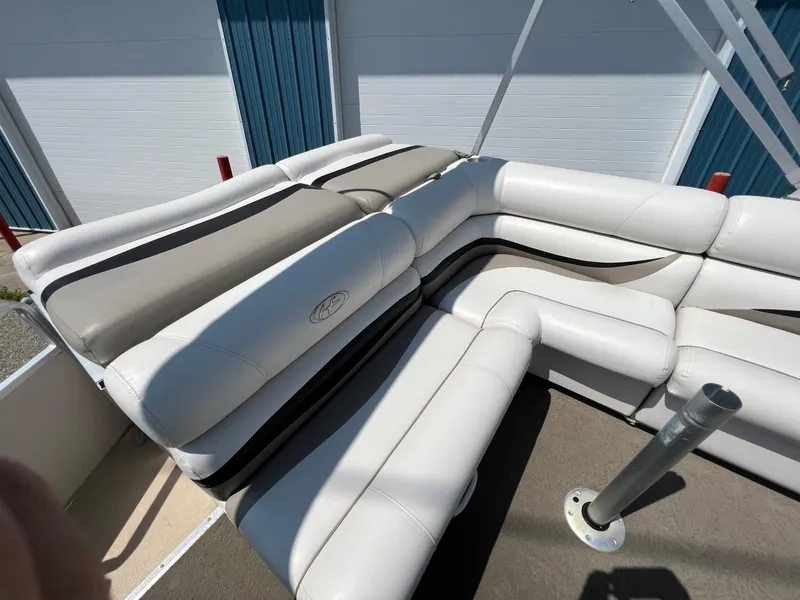 Slide: The Image of 2006 Harris FloteBote 250 Super Sunliner boat seating area with white and gray upholstery. - 16