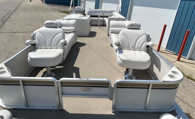 Slide: The Image of 2006 Harris FloteBote 250 Super Sunliner pontoon boat with white seating and spacious deck. - 3