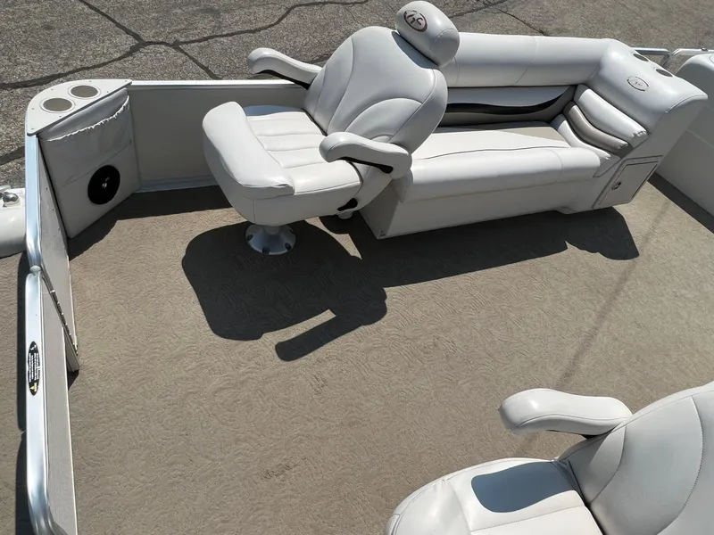 Slide: The Image of 2006 Harris FloteBote 250 Super Sunliner interior with plush seating and carpeted flooring. - 4