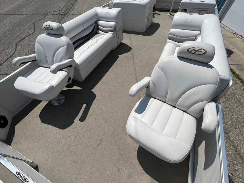 Slide: The Image of 2006 Harris FloteBote 250 Super Sunliner interior with plush white seating and armrests. - 5