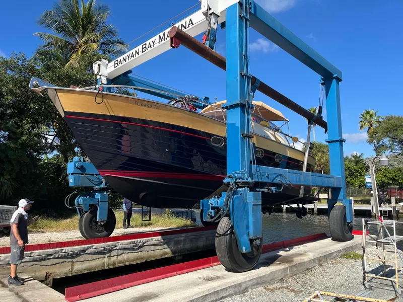Slide: The Image of 2005 Apreamare Don Giovanni yacht lifted at Banyan Bay Marina. - 21
