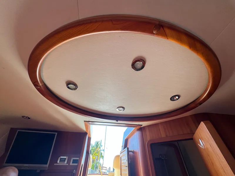 Slide: The Image of Interior ceiling of 2005 Apreamare Don Giovanni yacht with recessed lighting. - 30