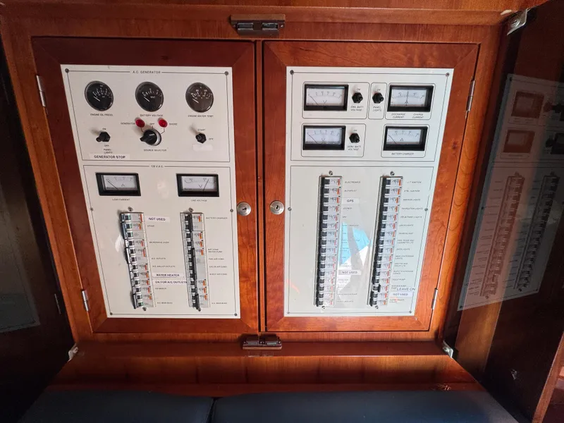 Slide: The Image of Electrical control panel on a 2005 Apreamare Don Giovanni boat. - 40